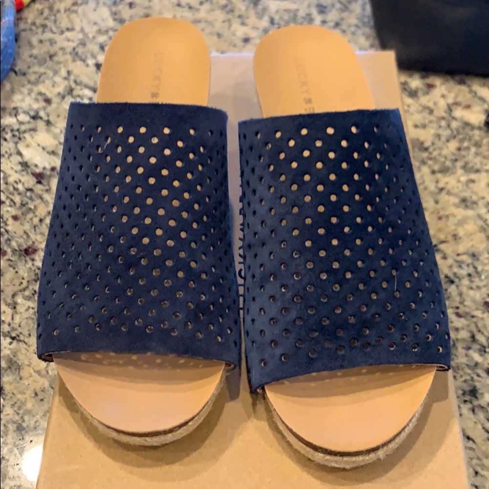 Lucky brand slides